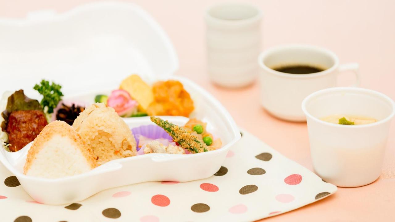 Toyoko Inn Yokohama Nishi-Guchi Exteriör bild