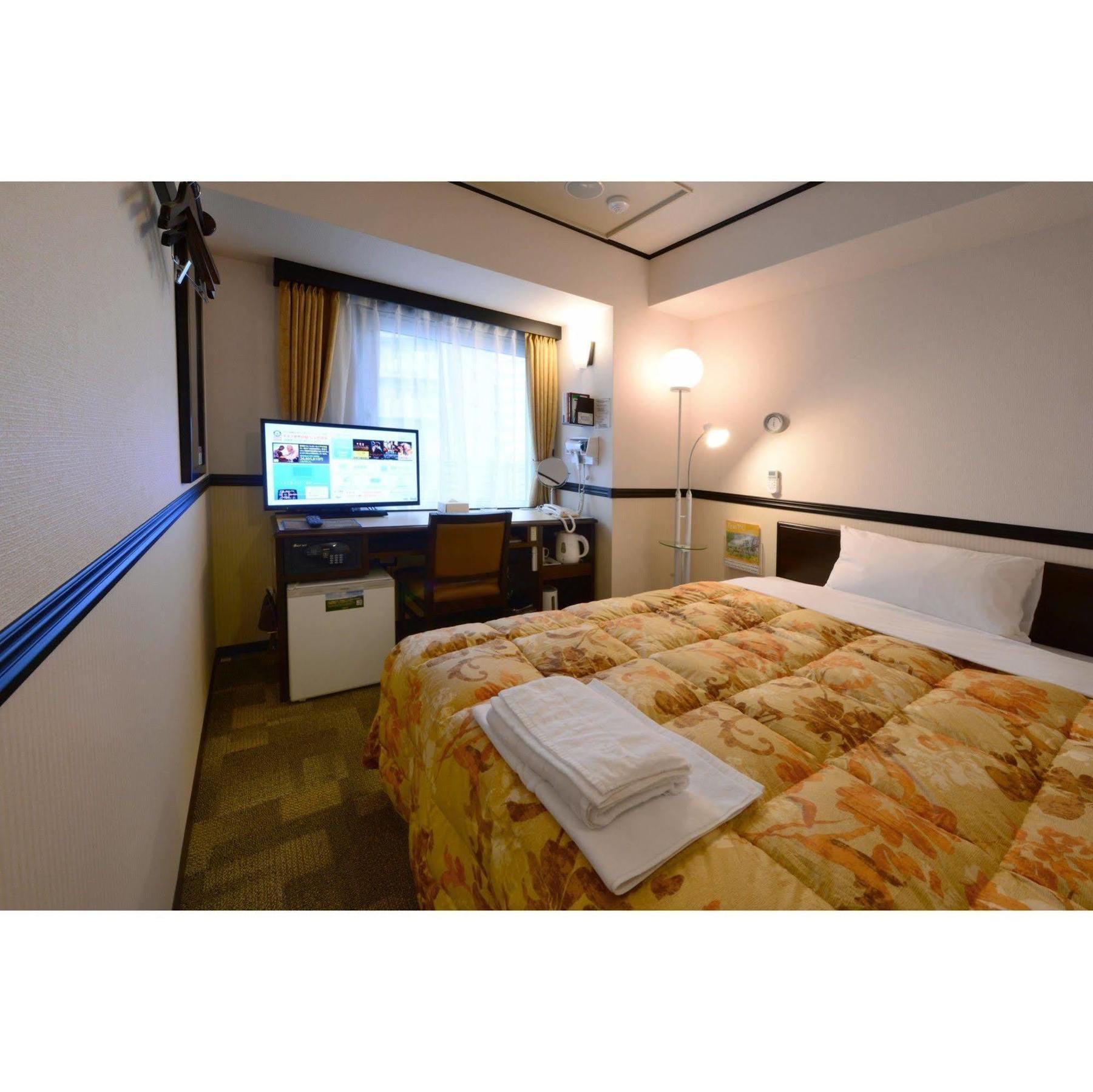 Toyoko Inn Yokohama Nishi-Guchi Exteriör bild