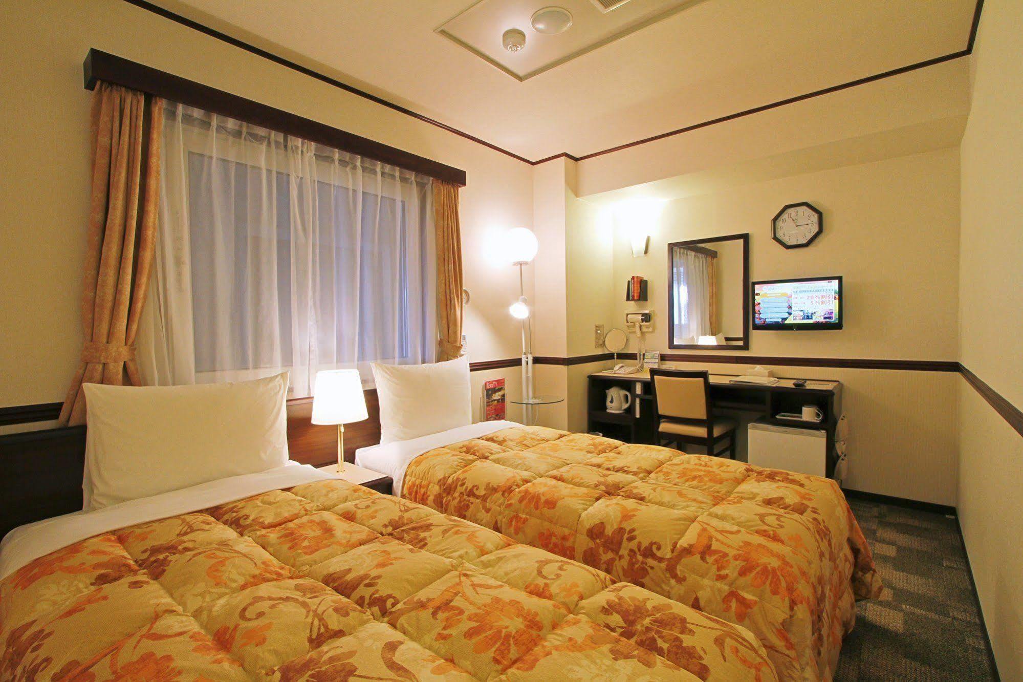 Toyoko Inn Yokohama Nishi-Guchi Exteriör bild