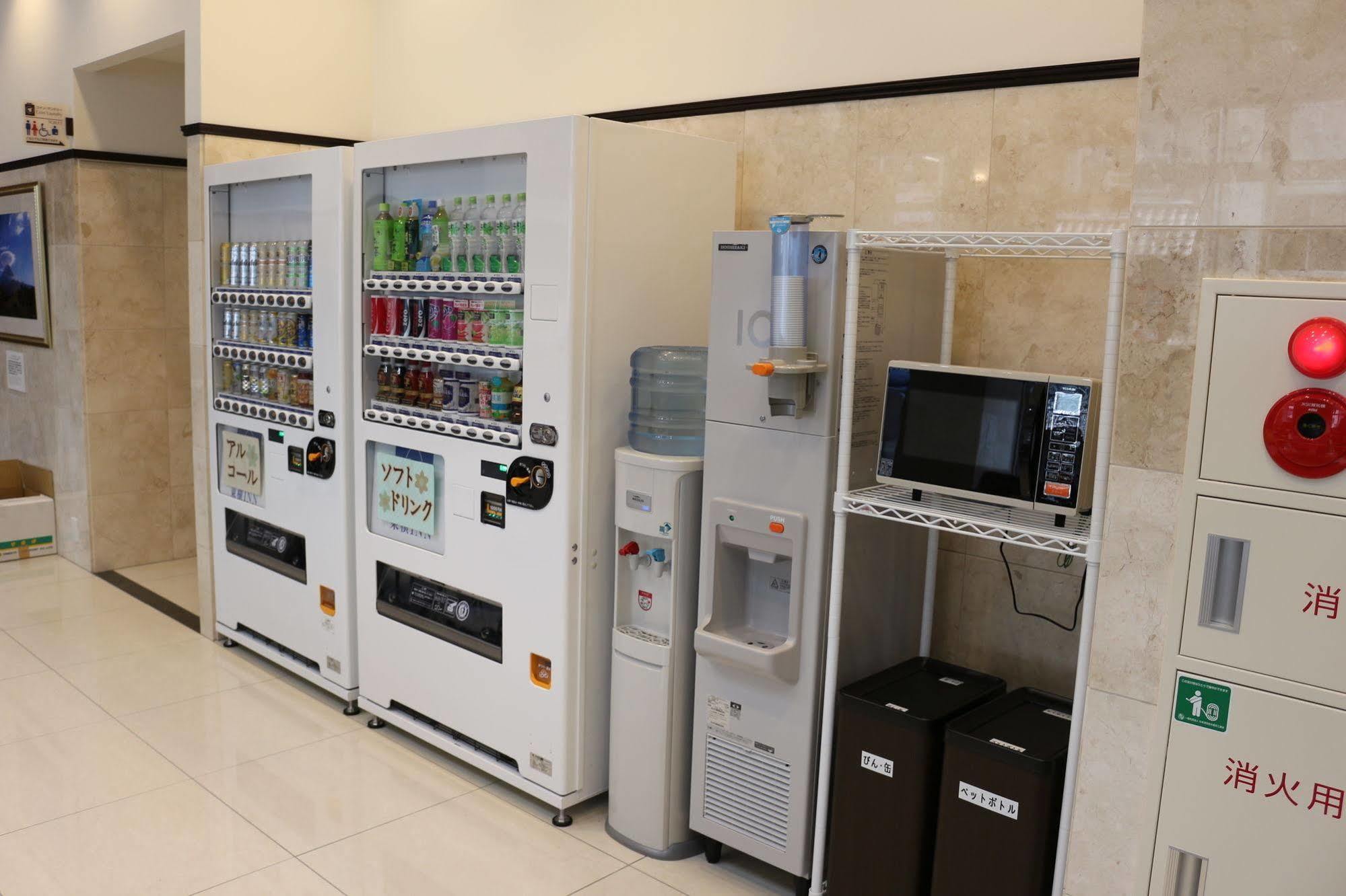 Toyoko Inn Yokohama Nishi-Guchi Exteriör bild